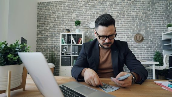 «Раніше фахівці змінювали компанії щороку просто „щоб отримати більше“. Зараз це вже не найкраща стратегія». Чи дійсно в IT стали платити менше і чи чекати росту зарплат IT-фахівцям: відповідають спеціалісти з найму EVO, Sigma Software та Railsware | dev.ua