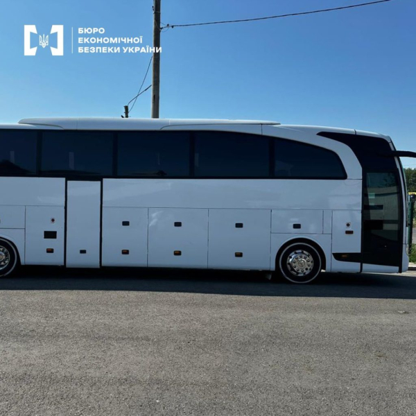 C4 - У Чернівцях судитимуть водія, який намагався вивезти валюту на понад 11 мільйонів гривень