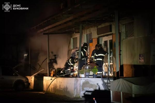 C4 - У Чернівецькому районі за добу ліквідували чотири пожежі: один чоловік травмований C4 - У Чернівецькому районі за добу ліквідували чотири пожежі: один чоловік травмований