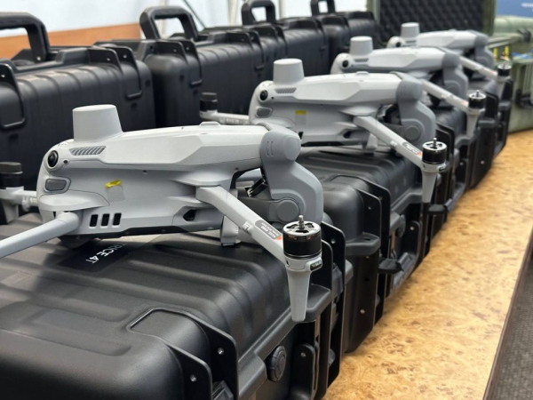 C4 - Чернівецька громада передала військовим 8-го батальйону станції управління та дрони