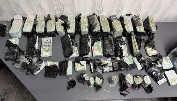 Чернівецькі митники завадили незаконному вивезенню з України великої суми валютних цінностей » ТВА