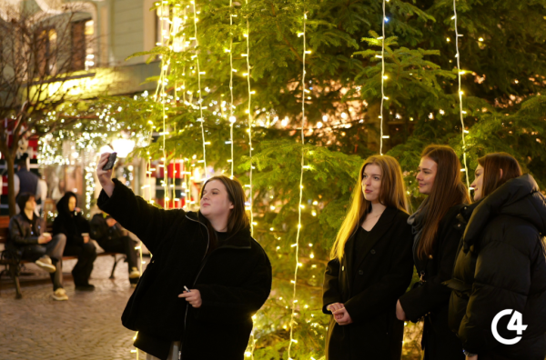 C4 - Справжній дух Різдва панує в Чернівцях (фотозвіт)