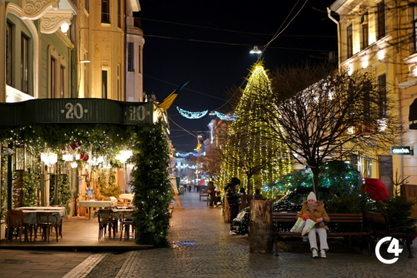 C4 - Справжній дух Різдва панує в Чернівцях (фотозвіт)