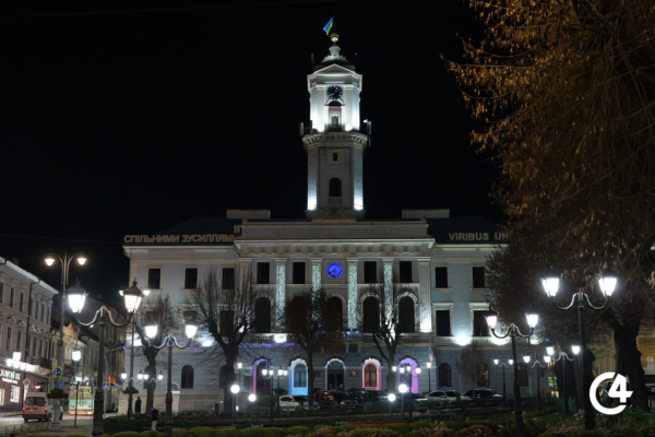 C4 - Справжній дух Різдва панує в Чернівцях (фотозвіт)