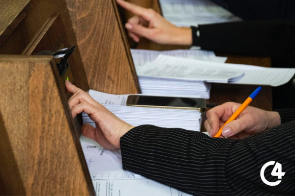 C4 - На сесії міськради ухвалили низку рішень щодо підтримки військових, бізнесу та переселенців (фотозвіт) C4 - На сесії міськради ухвалили низку рішень щодо підтримки військових, бізнесу та переселенців (фотозвіт)