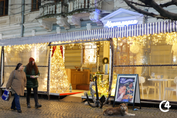 C4 - Справжній дух Різдва панує в Чернівцях (фотозвіт)