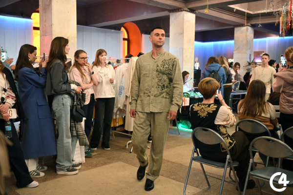 C4 - У Чернівцях втретє відбувся ярмарок &laquo;Людень&raquo; (фоторепортаж)