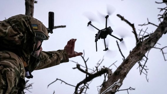 11 земельних ділянок і 10 люксових автомобілів — АРМА розшукало активи шахраїв, які привласнювали гроші зі зборів на дрони для ЗСУ | dev.ua