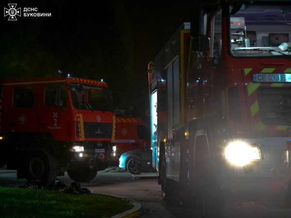 C4 - У Чернівцях горіла лікарня на Фастівській: з відділення травматології поверху евакуювали 38 людей C4 - У Чернівцях горіла лікарня на Фастівській: з відділення травматології поверху евакуювали 38 людей