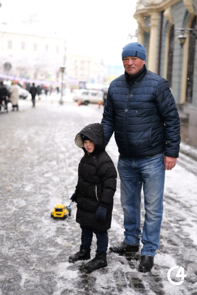 C4 - Різдвяна атмосфера в Чернівцях (фото)