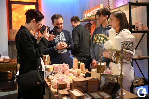 C4 - У Чернівцях втретє відбувся ярмарок &laquo;Людень&raquo; (фоторепортаж)