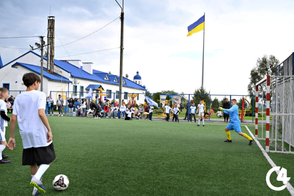 C4 - На Буковині відбувся чемпіонат з міні-футболу (фоторепортаж)