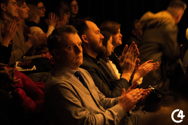 C4 - У Чернівцях відбувся показ вистави &laquo;Піжмурки зі смертю&raquo; німецькою мовою (фото)