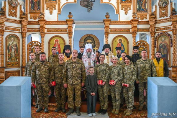 C4 - Митрополит Епіфаній вручив медалі «Хрест Свободи» чернівецьким нацгвардійцям