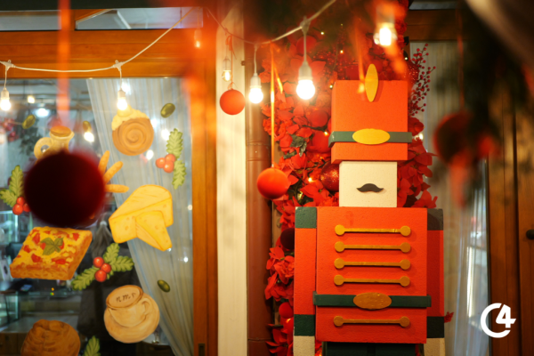 C4 - Справжній дух Різдва панує в Чернівцях (фотозвіт)