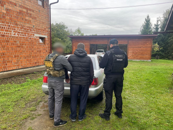 Рейс до Румунії скасовано: прикордонники затримали переправників "на гарячому" » ТВА