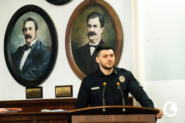 C4 - На сесії міськради ухвалили низку рішень щодо підтримки військових, бізнесу та переселенців (фотозвіт) C4 - На сесії міськради ухвалили низку рішень щодо підтримки військових, бізнесу та переселенців (фотозвіт)