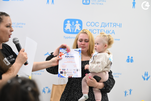 C4 - У Чернівцях втретє відбулися «Повзункові перегони» (фоторепортаж)