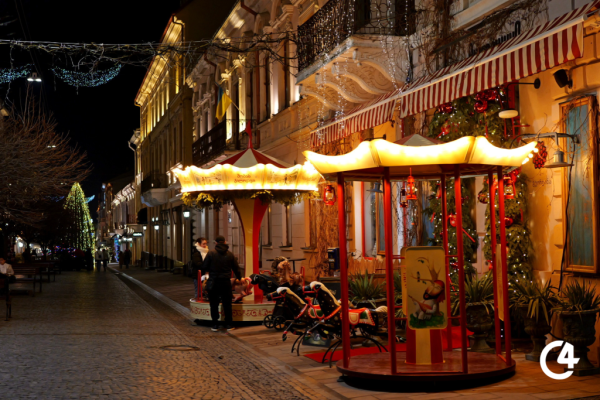 C4 - Справжній дух Різдва панує в Чернівцях (фотозвіт)