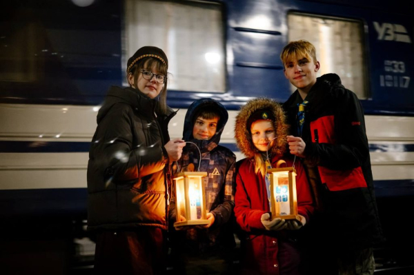 C4 - В Україну привезли Вифлеємський вогонь: коли його доставлять у Чернівці C4 - В Україну привезли Вифлеємський вогонь: коли його доставлять у Чернівці