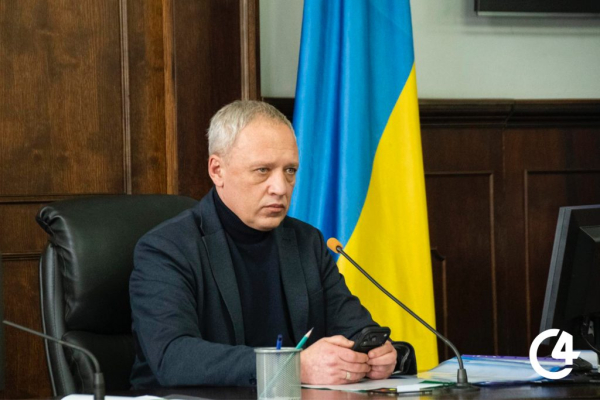 C4 - На сесії міськради ухвалили низку рішень щодо підтримки військових, бізнесу та переселенців (фотозвіт) C4 - На сесії міськради ухвалили низку рішень щодо підтримки військових, бізнесу та переселенців (фотозвіт)