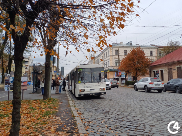 C4 - Чернівчан попередили про затримку у русі тролейбусів №3 та №5: у чому причина