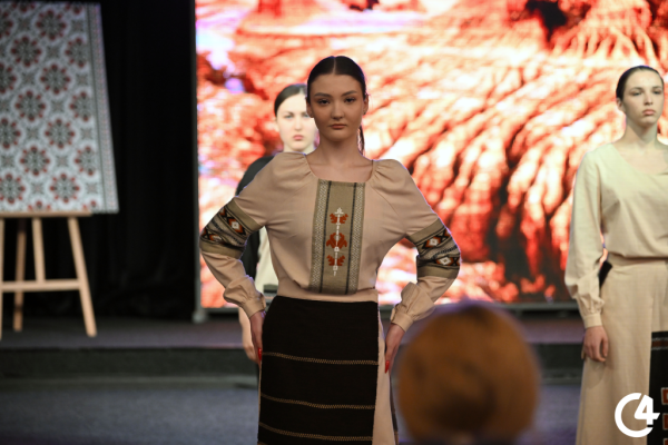 C4 - У Чернівцях втретє відбувся ярмарок &laquo;Людень&raquo; (фоторепортаж)