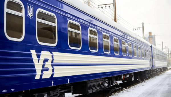 C4 - Через обстріли залізничної інфраструктури деякі поїзди чернівецького напрямку запізнюються C4 - Через обстріли залізничної інфраструктури деякі поїзди чернівецького напрямку запізнюються