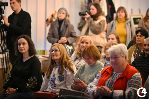 C4 - У Чернівцях втретє відбувся ярмарок &laquo;Людень&raquo; (фоторепортаж)