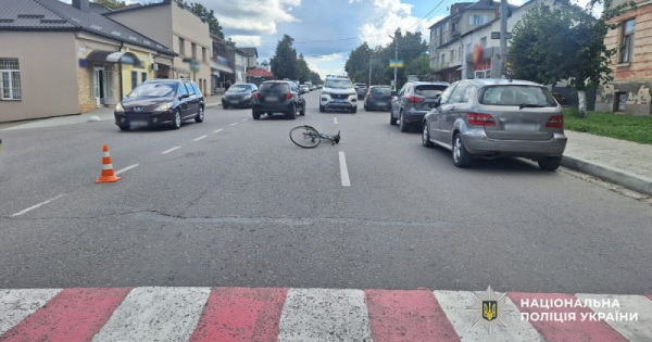 C4 - У Кіцмані під колеса автомобіля потрапила пенсіонерка, яка раптово виїхала на дорогу C4 - У Кіцмані під колеса автомобіля потрапила пенсіонерка, яка раптово виїхала на дорогу