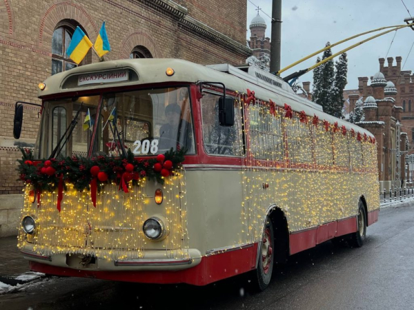 C4 - У Чернівцях 24 грудня почне курсувати різдвяний ретротролейбус